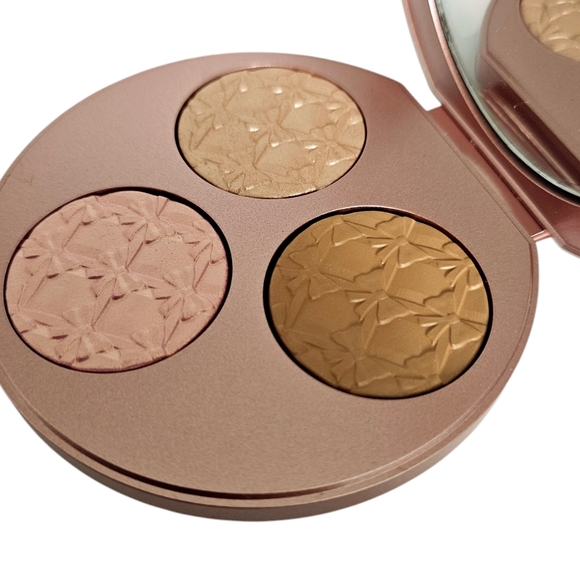 NEW! Mac Cosmetics Effervescence Extra Dimension Face Compact Deep Palette. - Picture 6 of 9